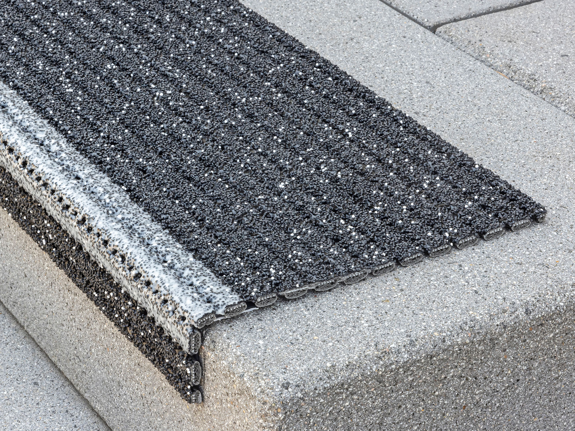 Antirutsch Treppenstufenmatten ZENTAURUS stufenmatte-aussen-zentaurus-anthrazit-1