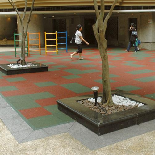 fallschutzmatten-anwendung-spielplatz-eingang2